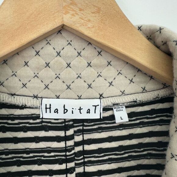Habitat Woman’s Quilted Diamond Pattern Cream and Black Abstract 3 Button Vest - Picture 3 of 8
